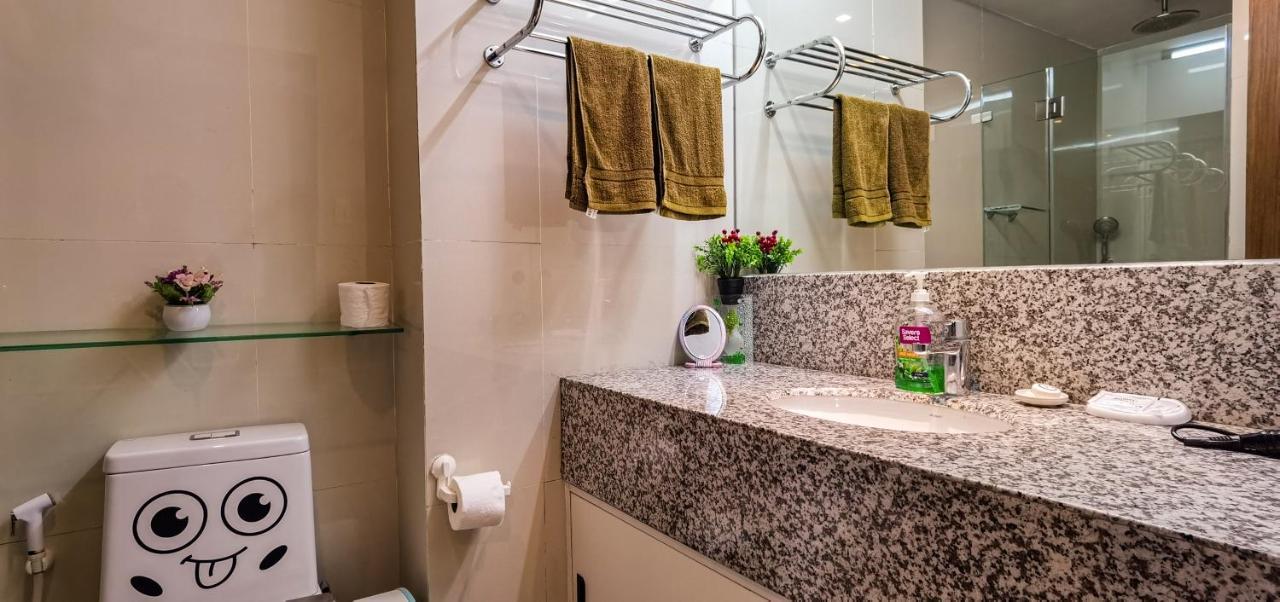 Vila Oceanfront At Arterra, Fast Wifi, Nflix, Kitchen - H Or L Lapu-Lapu City Exteriér fotografie